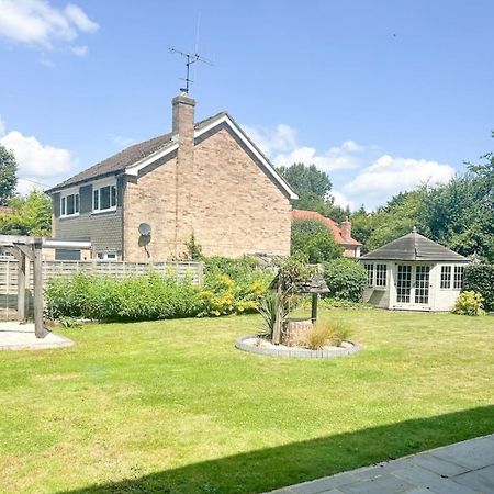 Luxe 5 Bed House In Guildford. Morden Amenities Villa Normandy Bagian luar foto