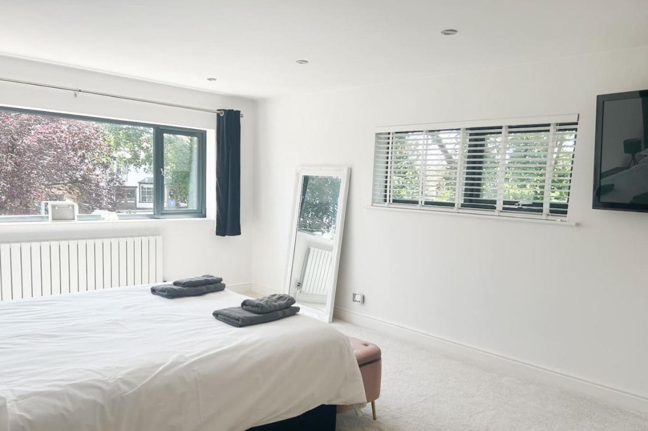 Luxe 5 Bed House In Guildford. Morden Amenities Villa Normandy Bagian luar foto