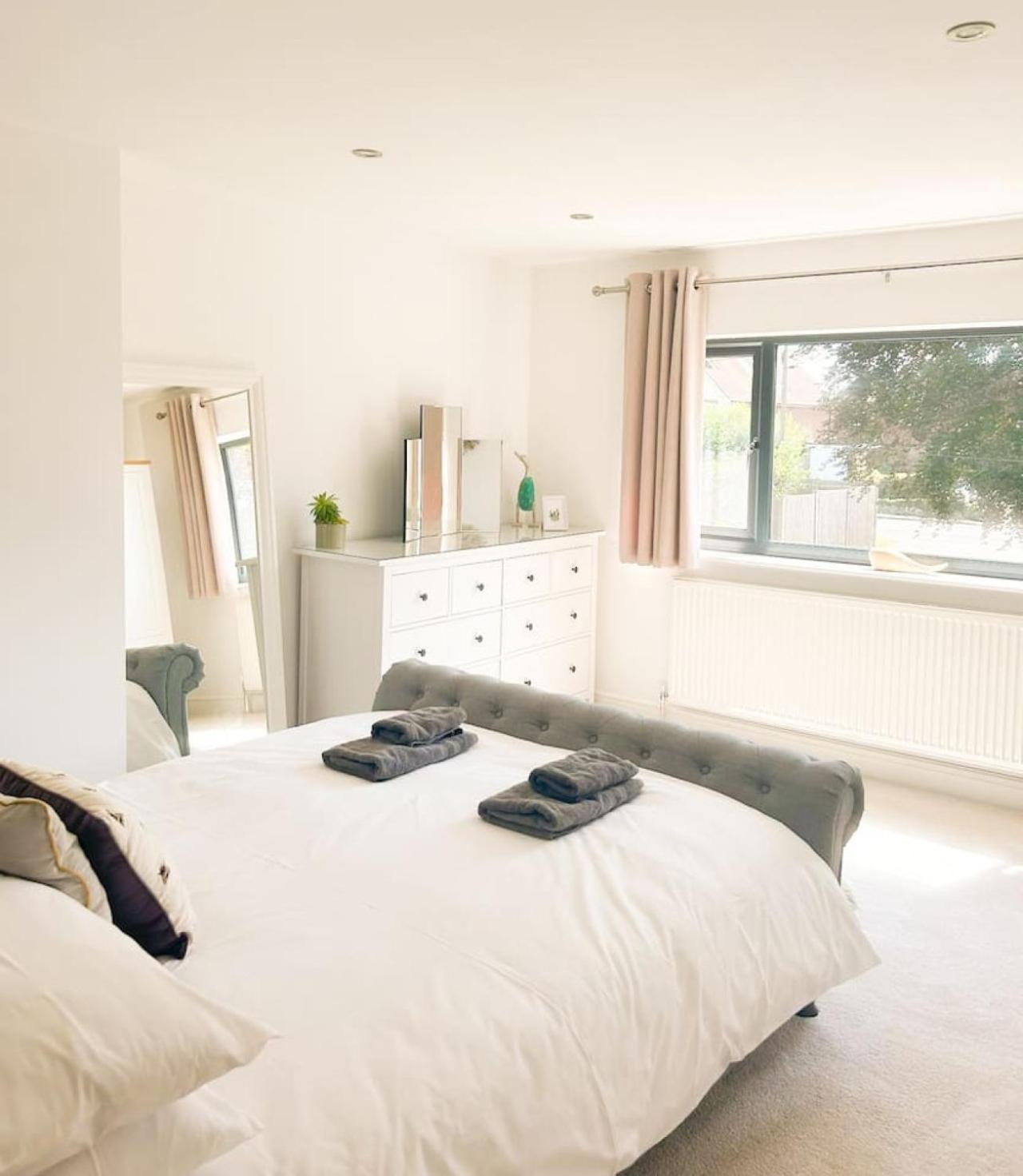 Luxe 5 Bed House In Guildford. Morden Amenities Villa Normandy Bagian luar foto