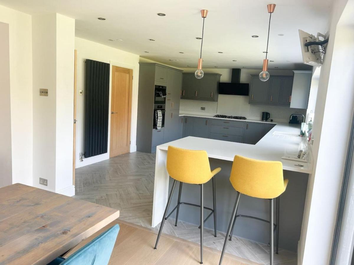 Luxe 5 Bed House In Guildford. Morden Amenities Villa Normandy Bagian luar foto