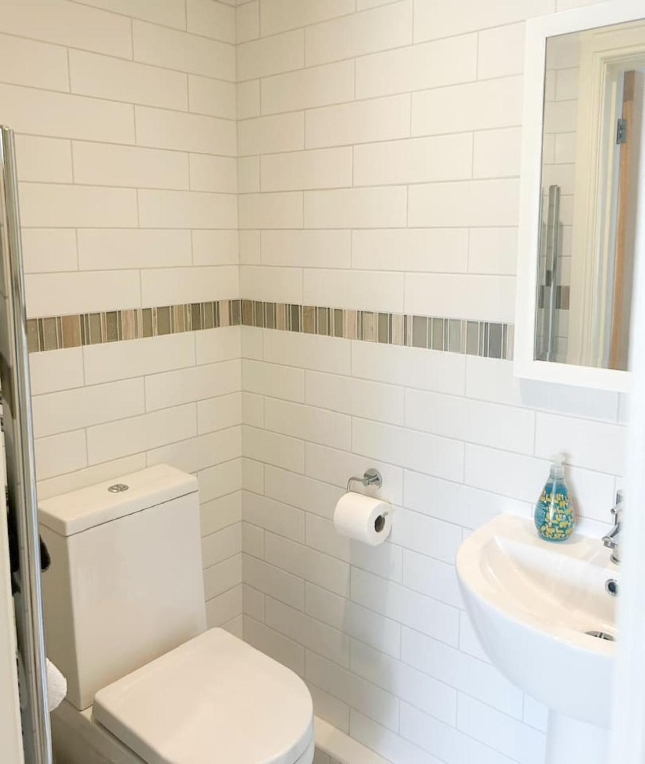 Luxe 5 Bed House In Guildford. Morden Amenities Villa Normandy Bagian luar foto