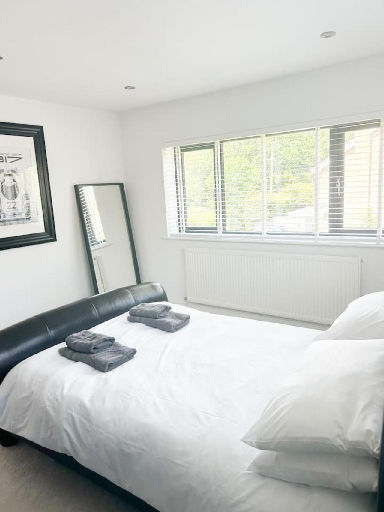 Luxe 5 Bed House In Guildford. Morden Amenities Villa Normandy Bagian luar foto