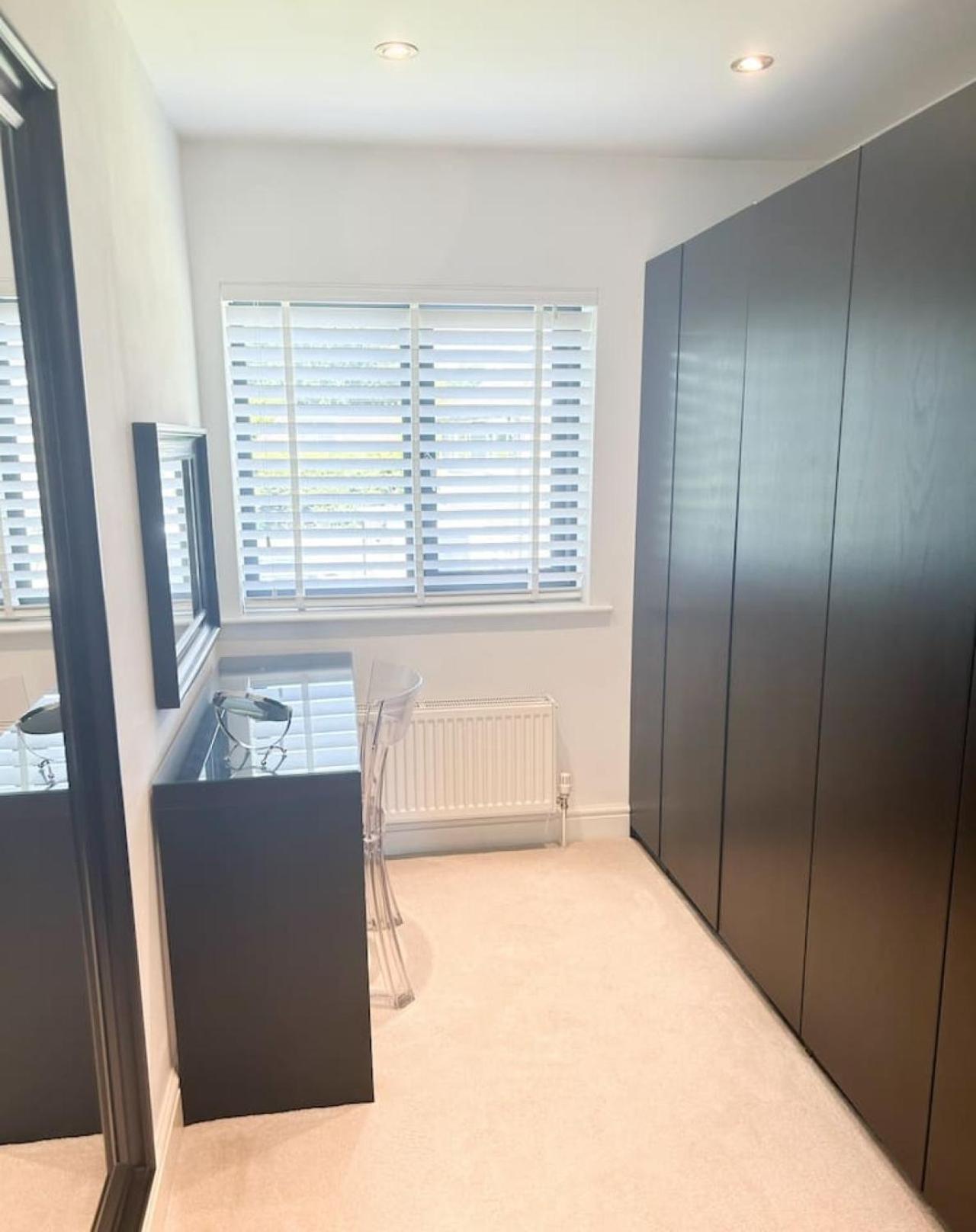 Luxe 5 Bed House In Guildford. Morden Amenities Villa Normandy Bagian luar foto