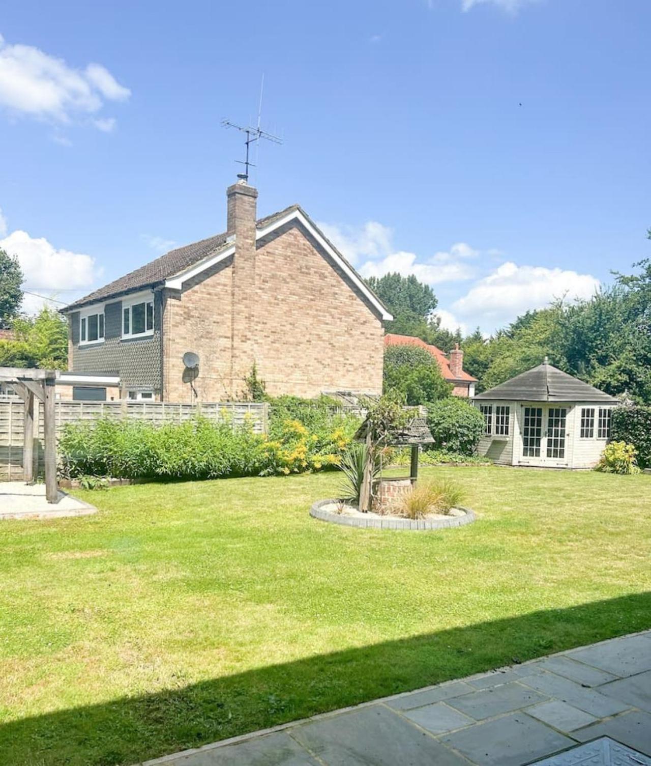 Luxe 5 Bed House In Guildford. Morden Amenities Villa Normandy Bagian luar foto